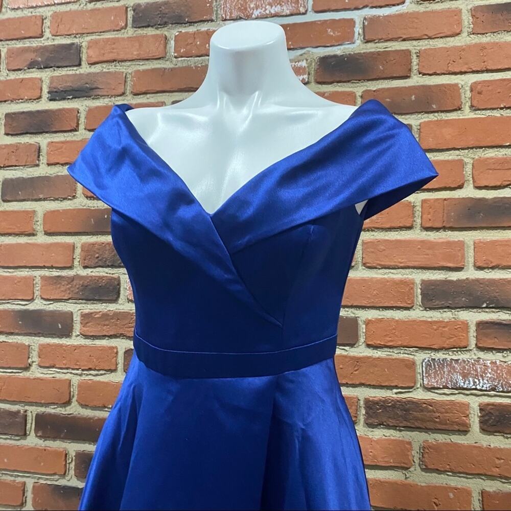 Women's Xscape Off Shoulder Blue Formal Dress Sz 6 Long Royal Blue Gown - Picture 2 of 13